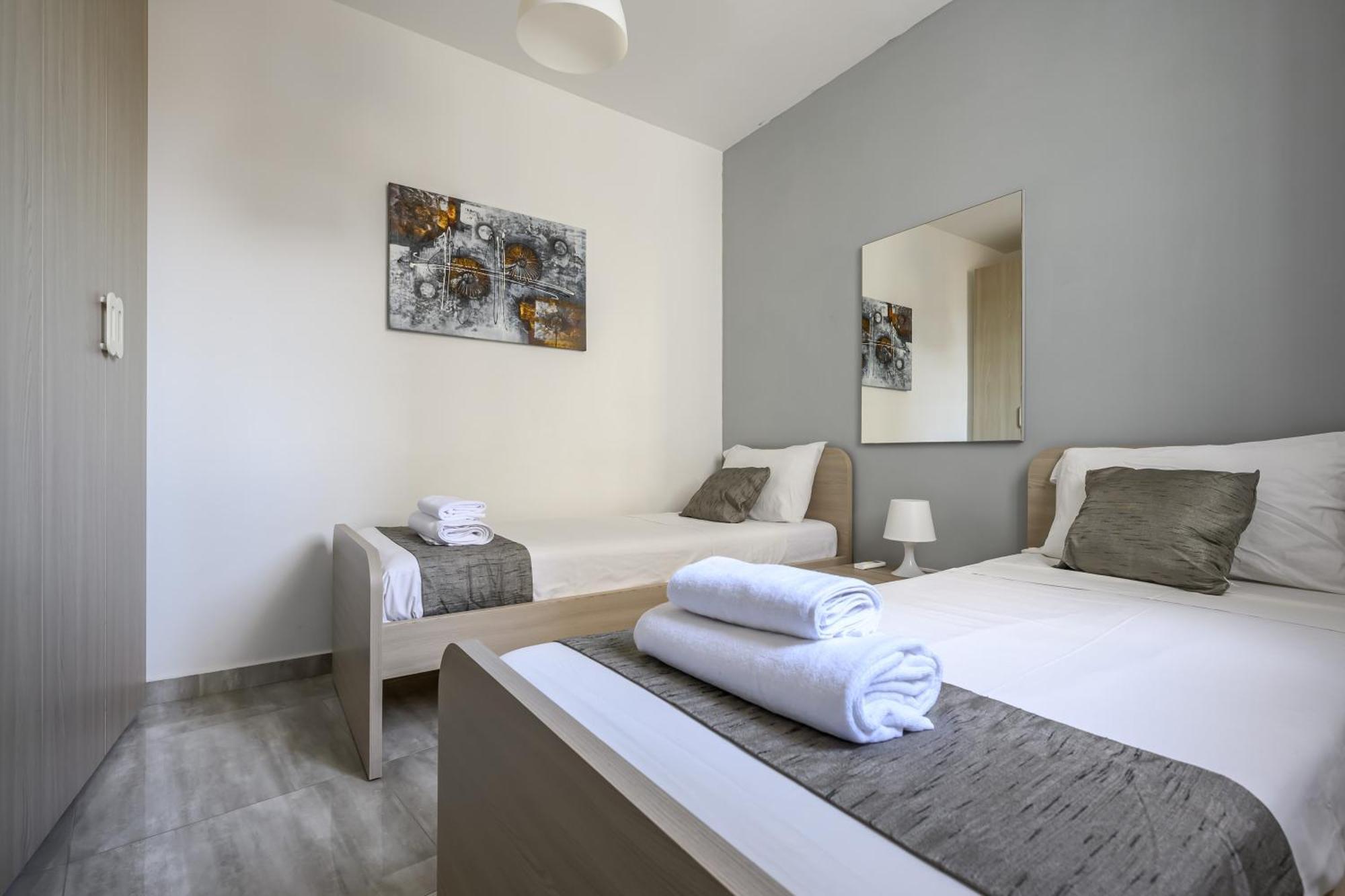 F11 Room 2, Private Room Two Single Beds Shared Bathroom In Shared Flat Msida Eksteriør bilde