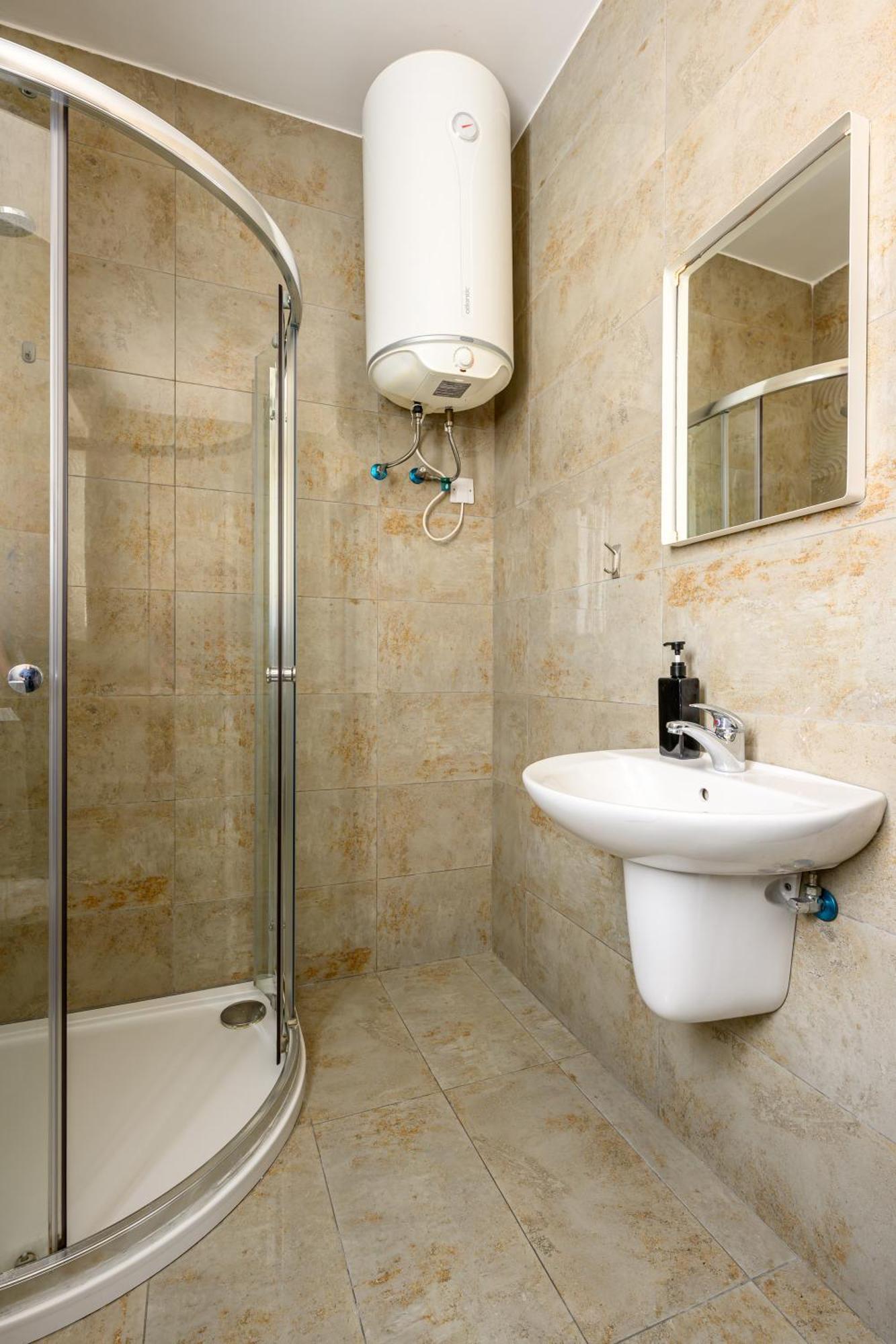 F11 Room 2, Private Room Two Single Beds Shared Bathroom In Shared Flat Msida Eksteriør bilde
