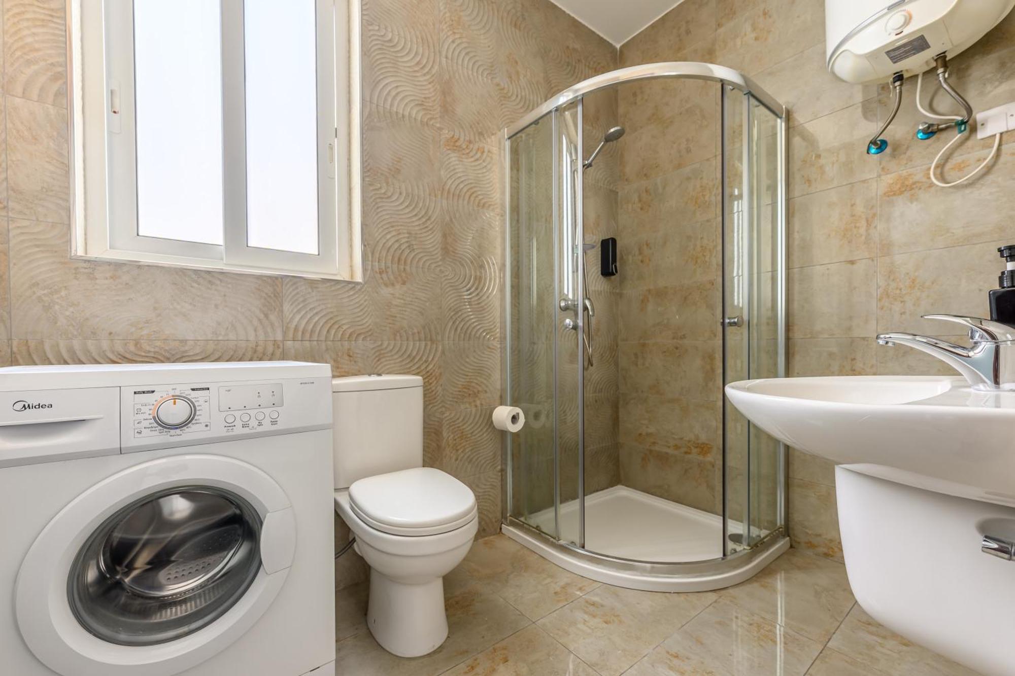 F11 Room 2, Private Room Two Single Beds Shared Bathroom In Shared Flat Msida Eksteriør bilde