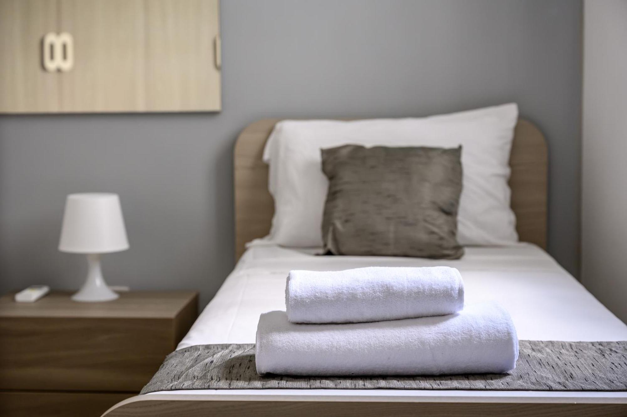 F11 Room 2, Private Room Two Single Beds Shared Bathroom In Shared Flat Msida Eksteriør bilde