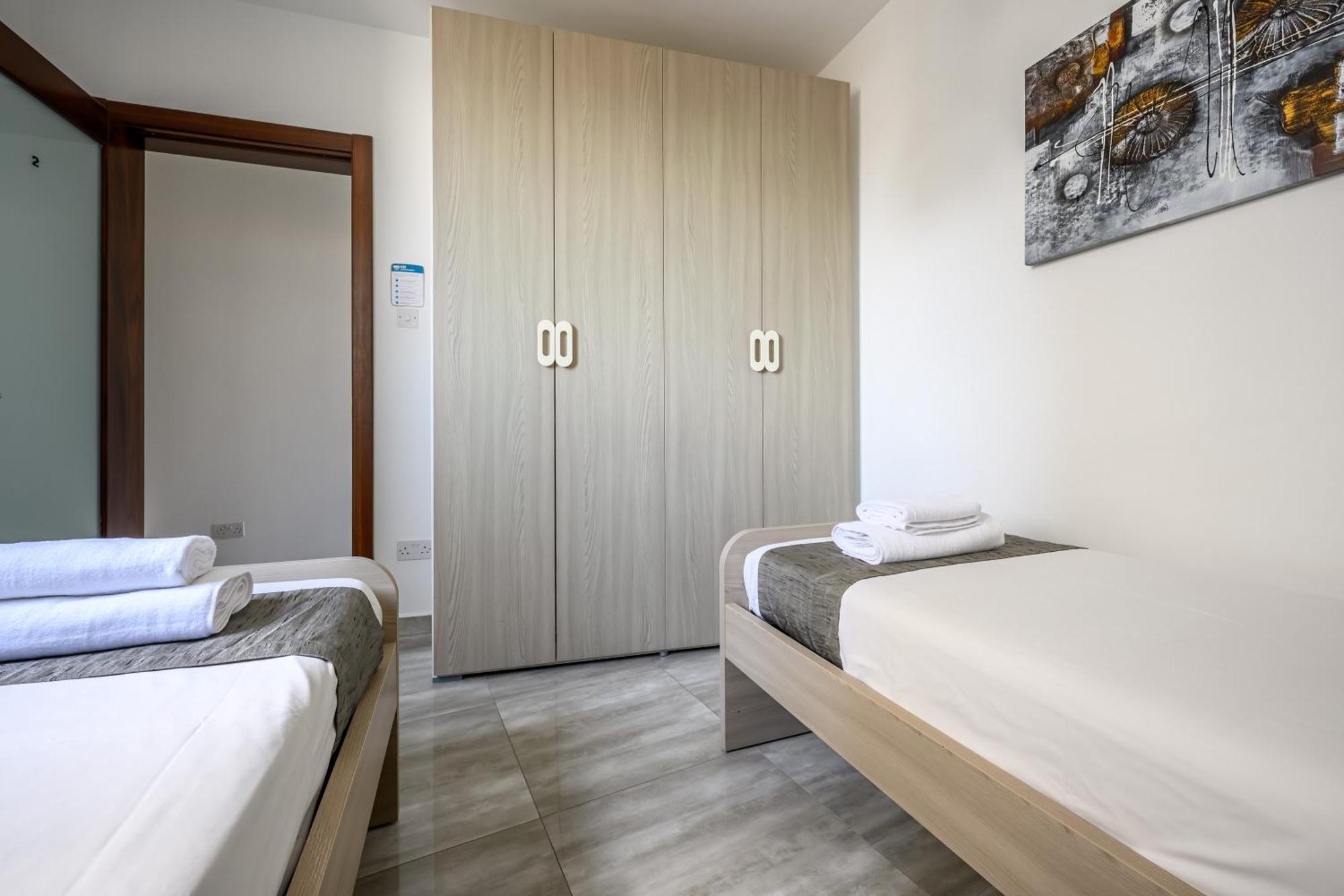 F11 Room 2, Private Room Two Single Beds Shared Bathroom In Shared Flat Msida Eksteriør bilde