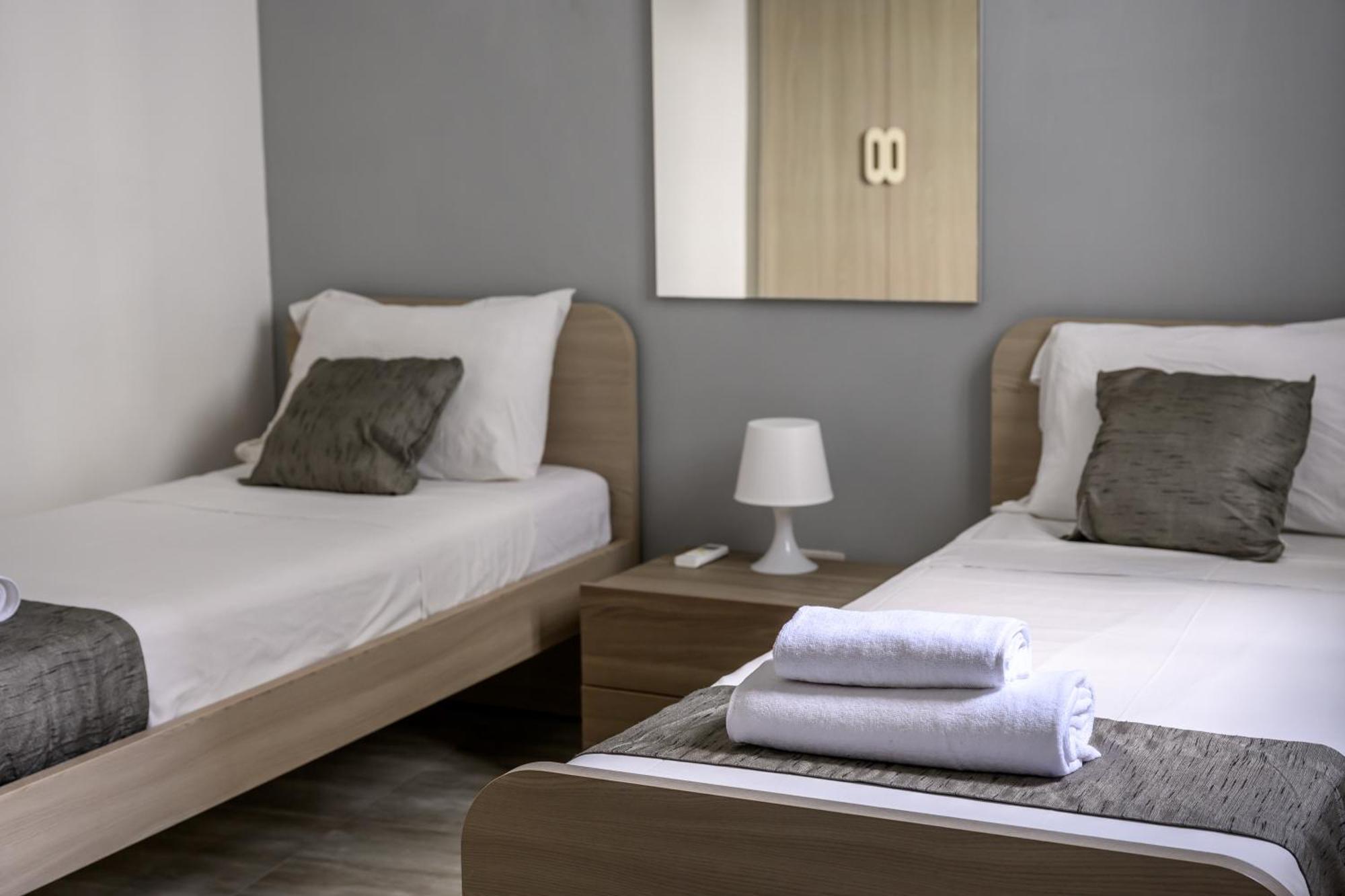 F11 Room 2, Private Room Two Single Beds Shared Bathroom In Shared Flat Msida Eksteriør bilde